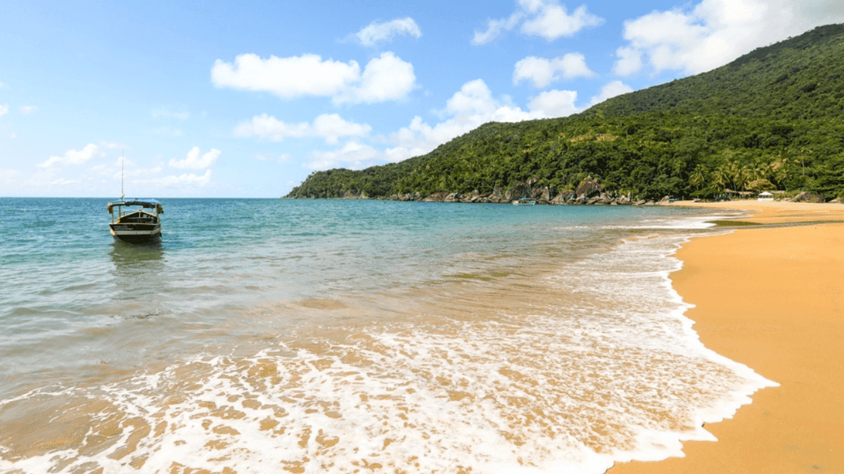 Homem de 46 anos morre após se afogar na Praia do Jabaquara em Ilhabela