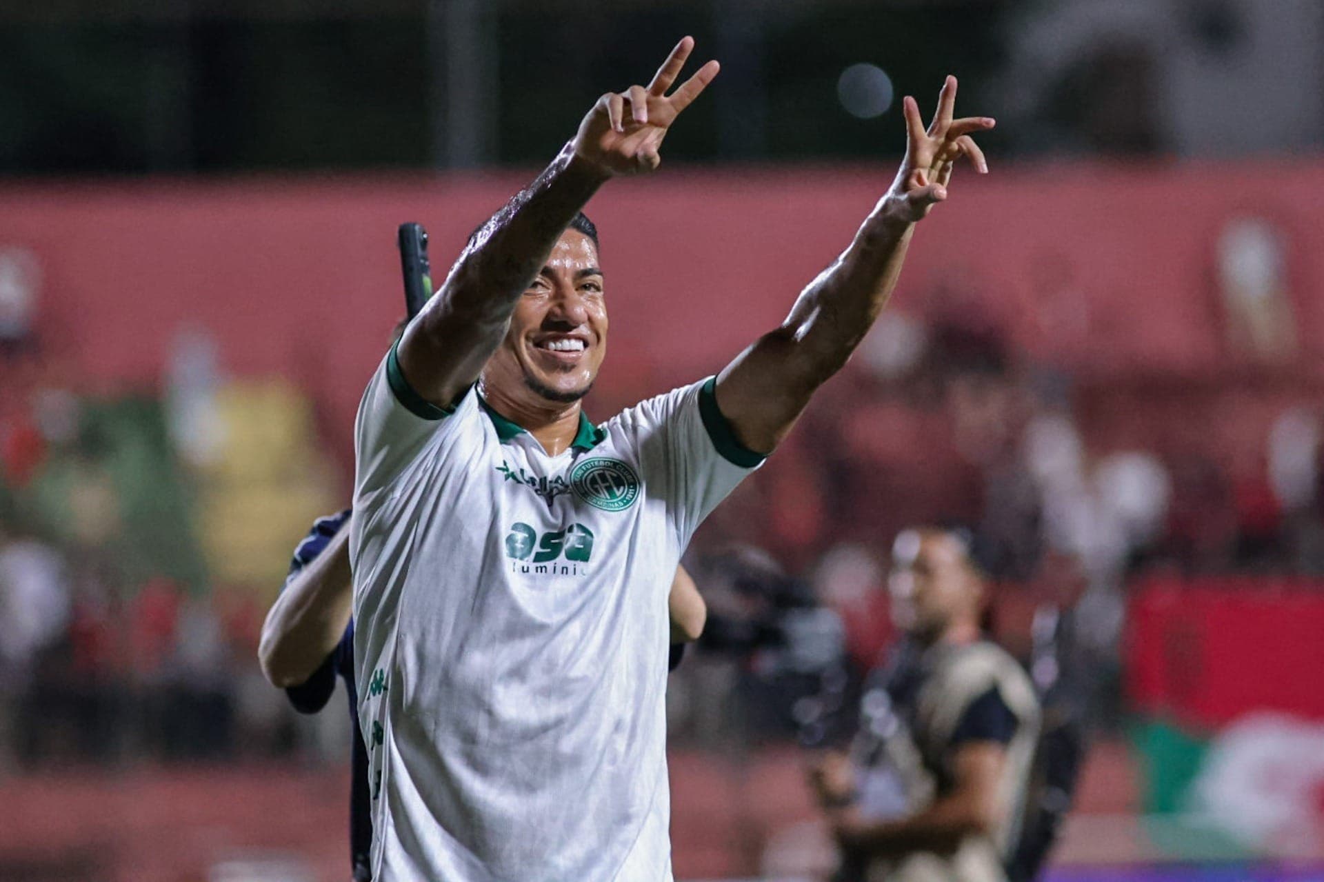 Ralf comemora no Guarani