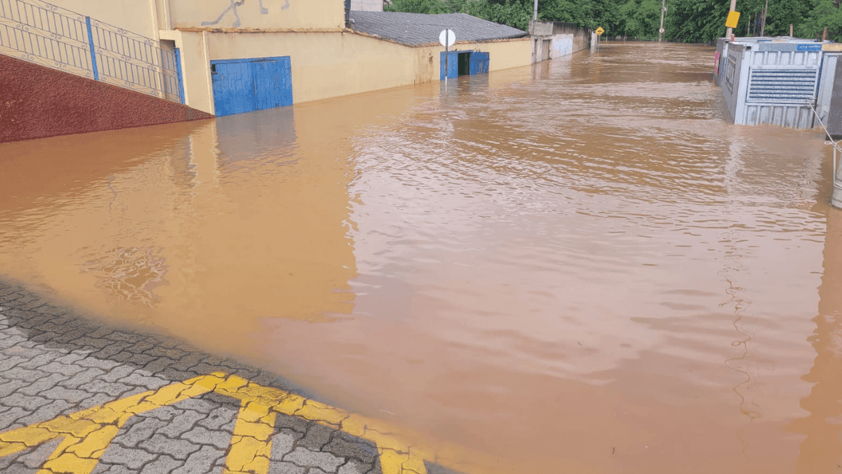 Rio Paraitinga pode atingir 4,10 metros e causar mais pontos de alagamento