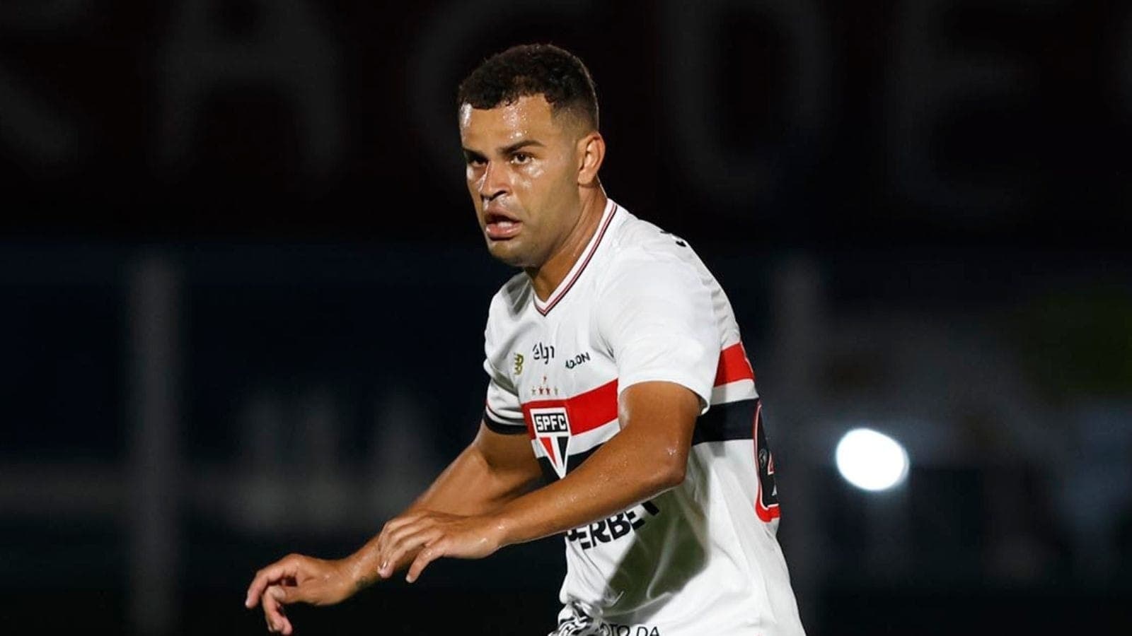 Alisson, meia do São Paulo