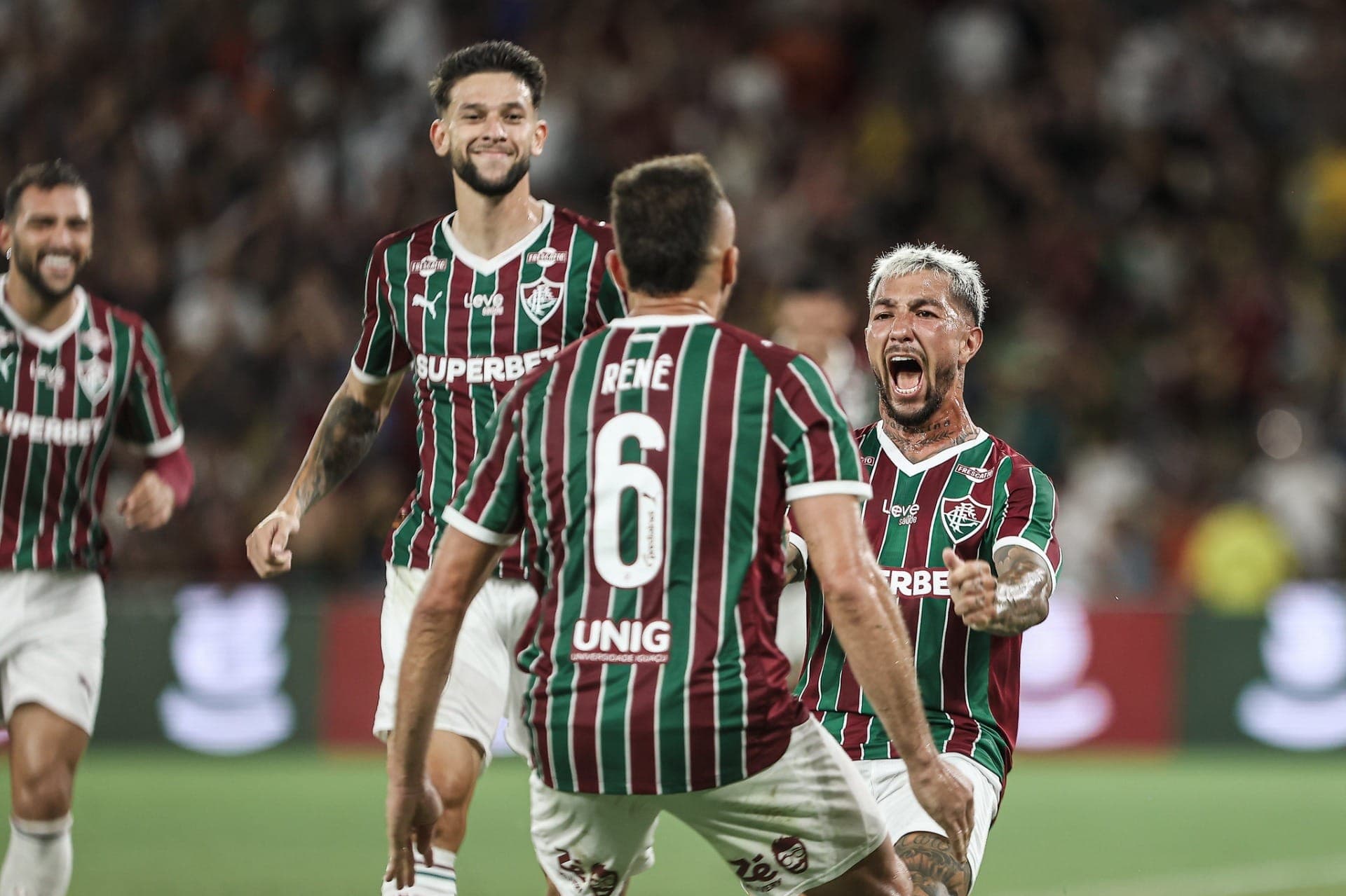 Lucho Acosta comemora gol do Fluminense