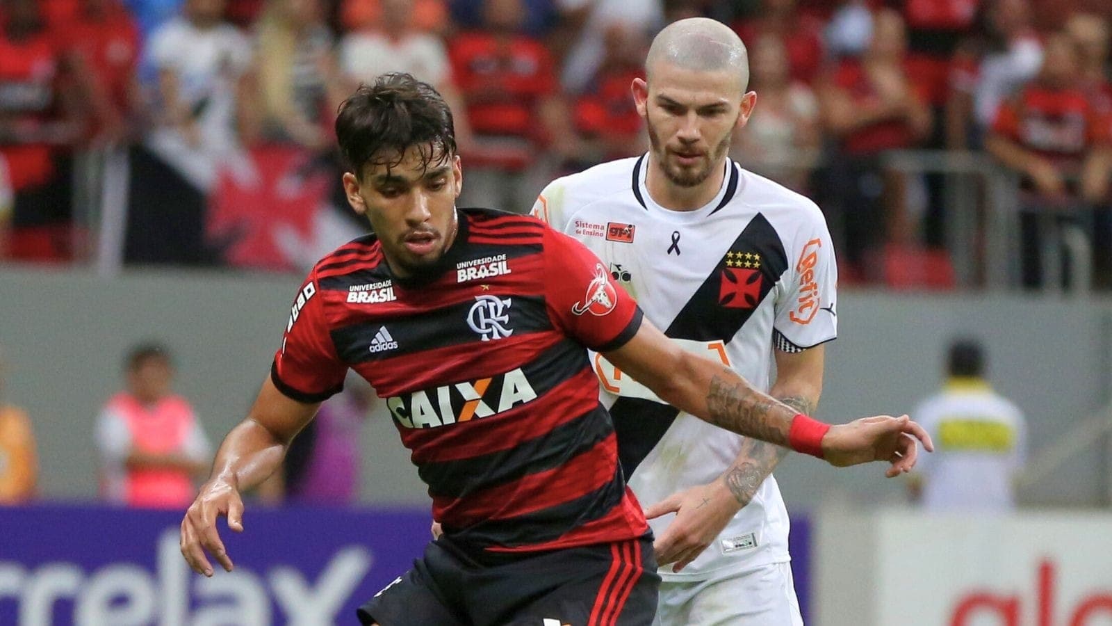 Paquetá, pelo Flamengo, contra o Vasco