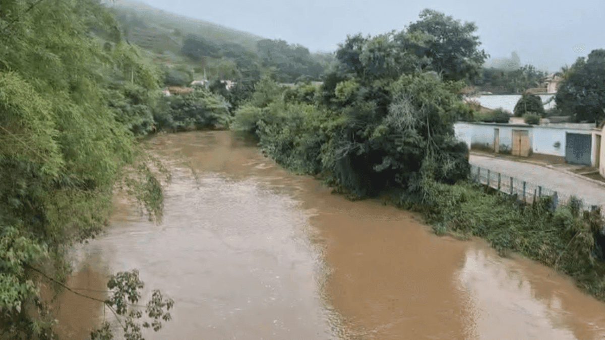 Rio Paraitinga apresenta nova baixa e cidade não tem mais alagamentos