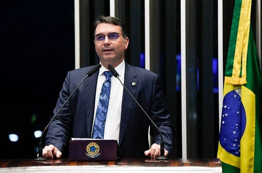 Senador Flávio Bolsonaro soma 33,1%