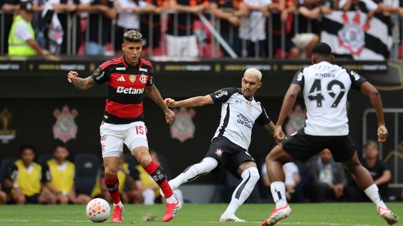 Carrascal durante Flamengo x Corinthians
