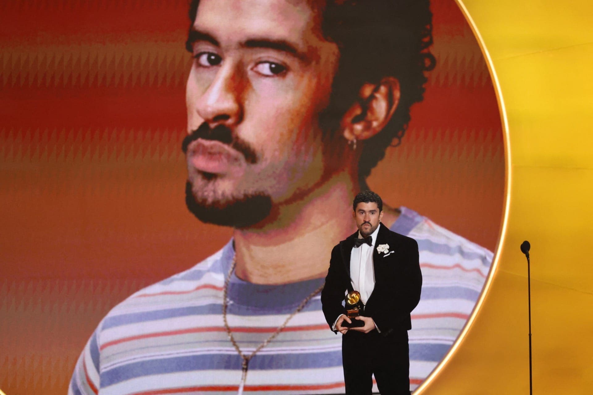 Bad Bunny vence Grammy de Melhor Álbum do ano