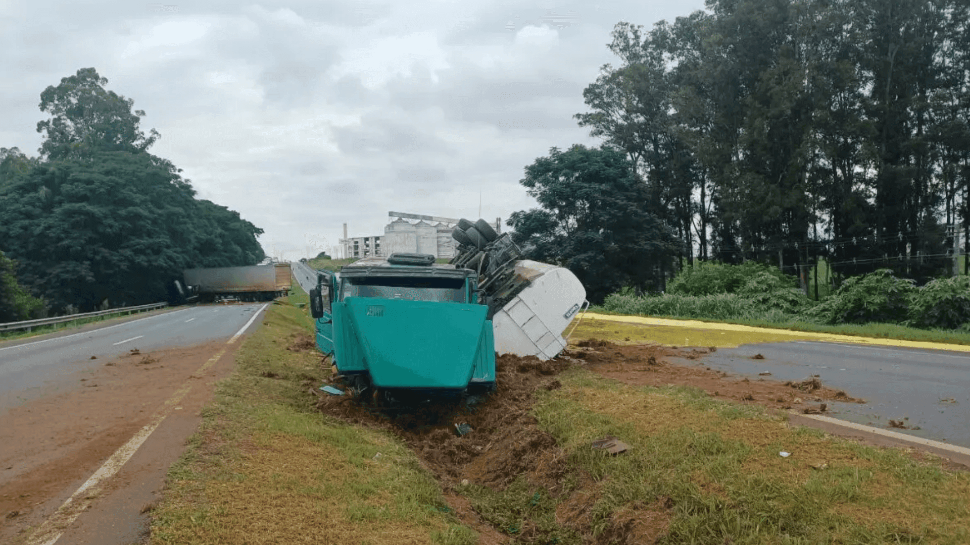 Acidente bloqueia BR-376 em Ponta Grossa 