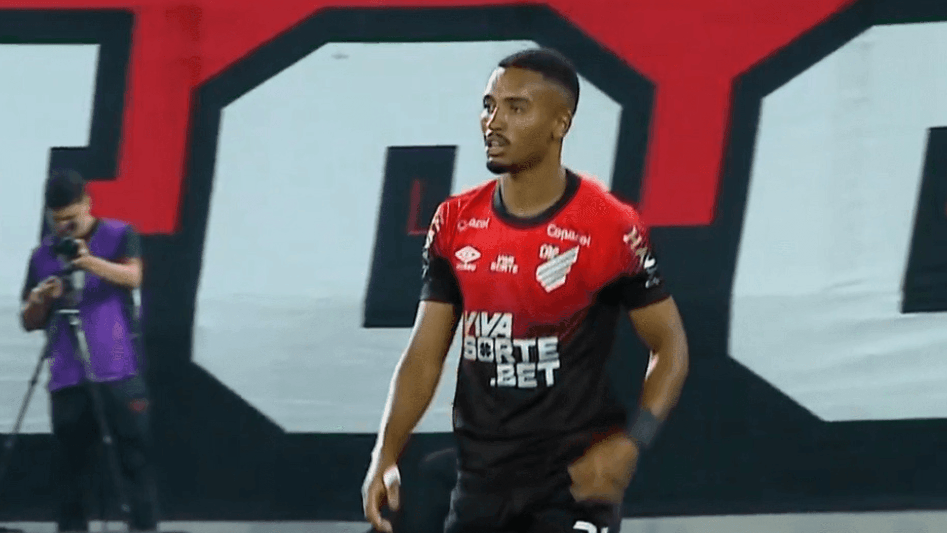Leozinho marcou o quinto gol do Furacão 