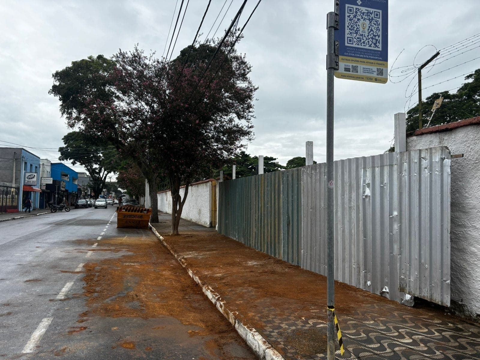 Muro do cemitério Padre Rodolfo de Komorek cai em São José dos Campos