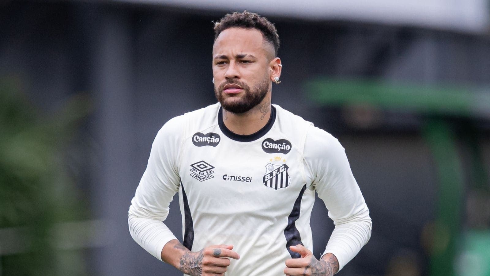 Neymar em treino do Santos no CT Rei Pelé