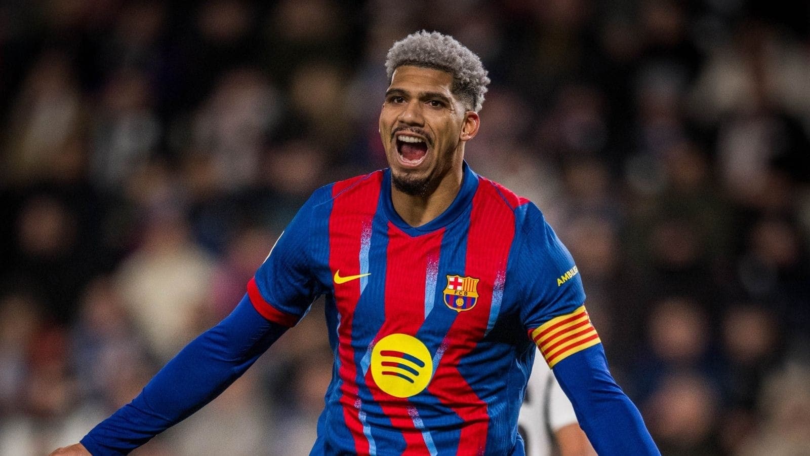 Ronald Araújo comemora gol do Barcelona