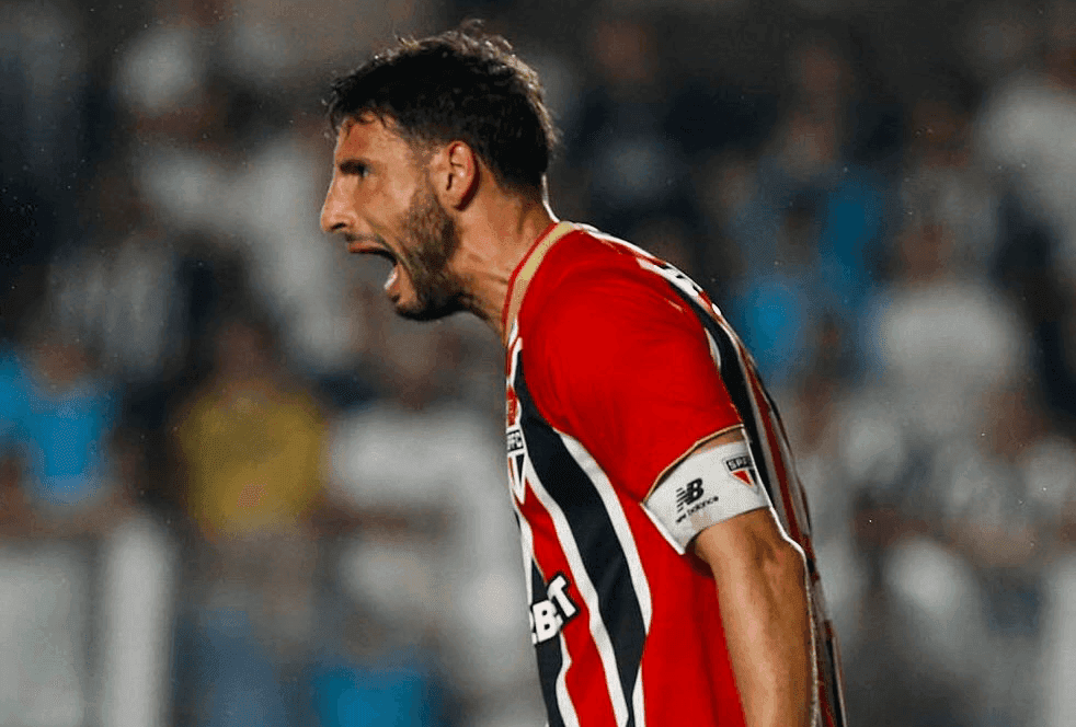 Calleri comemora mais um gol pelo São Paulo