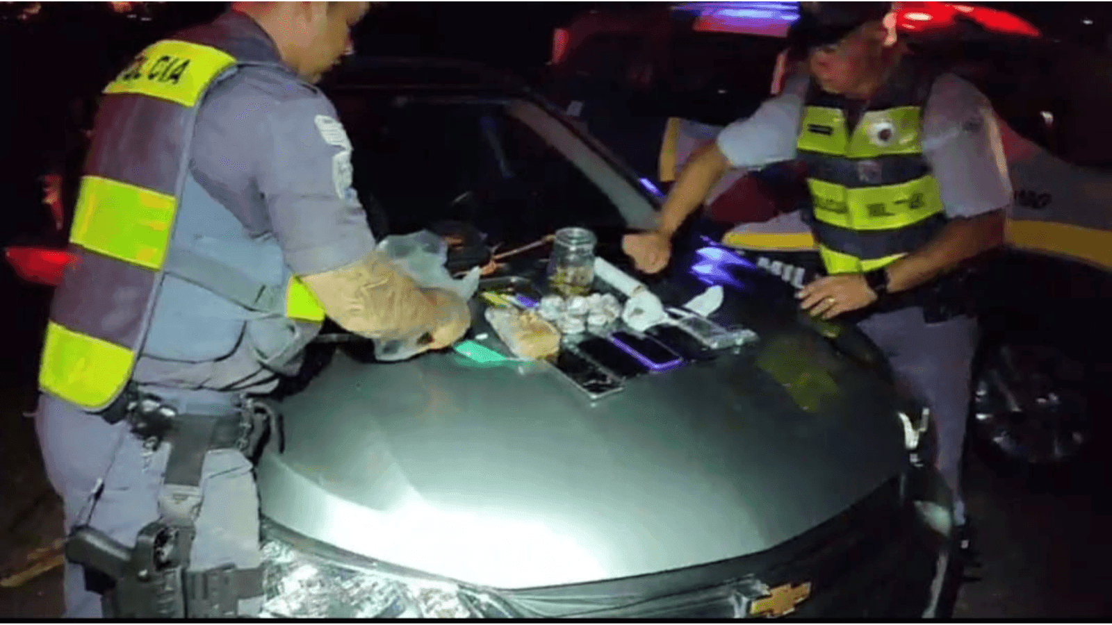 A droga estava escondida no interior do veículo