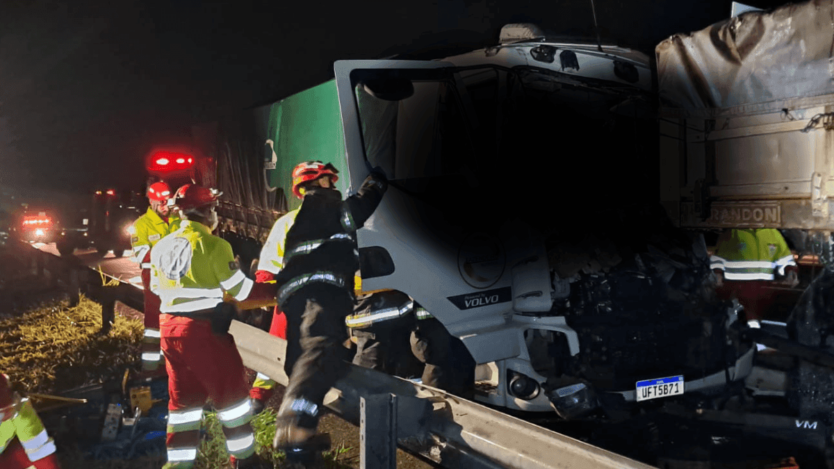Caminhoneiro morre após acidente na Rodovia Carvalho Pinto em Caçapava