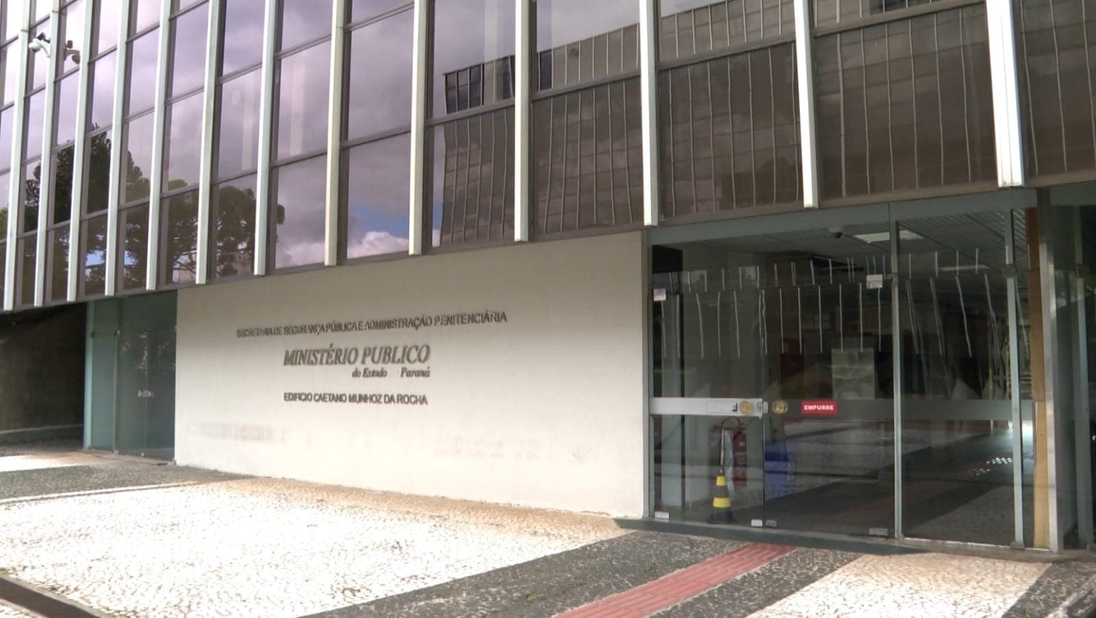 Fachada do Ministério Público em Curitiba 