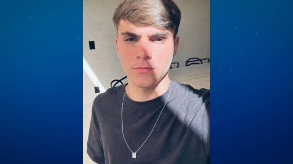 Adolescente agredido por piloto