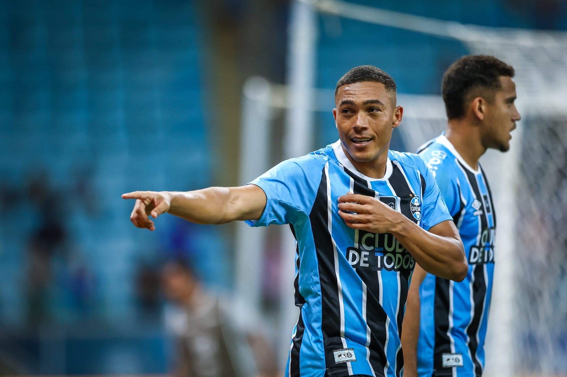 Carlos Vinicius decidiu de novo