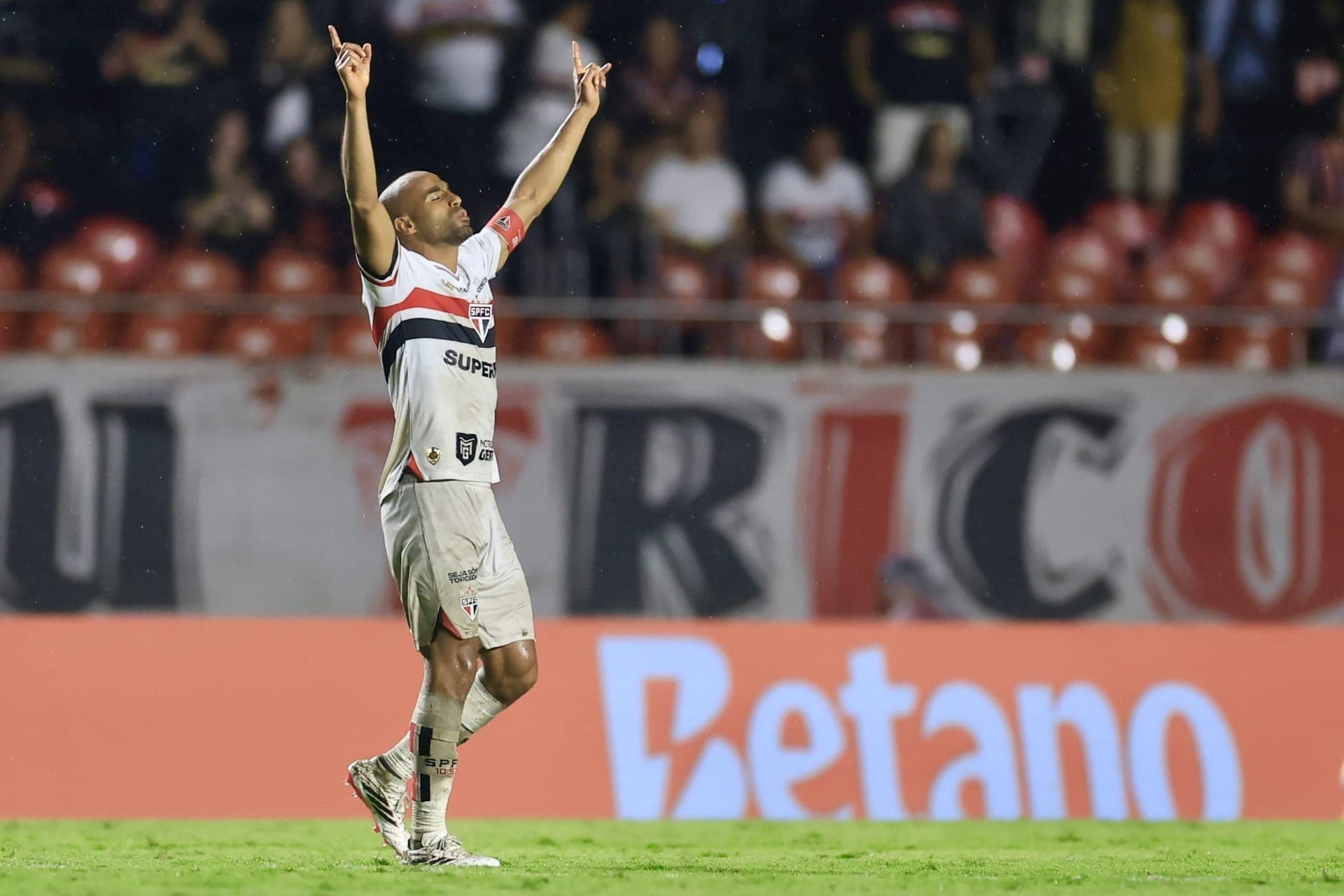 Lucas Moura fez o primeiro gol do São Paulo