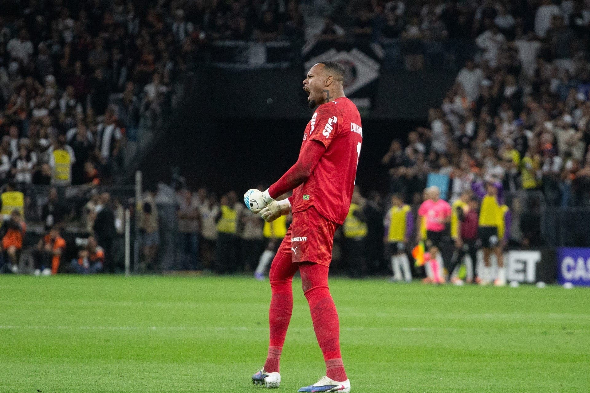 Carlos Miguel comemora contra o Corinthians