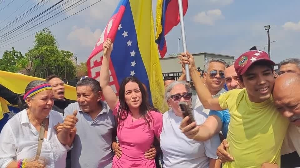 Presos políticos venezuelanos comemoram libertação