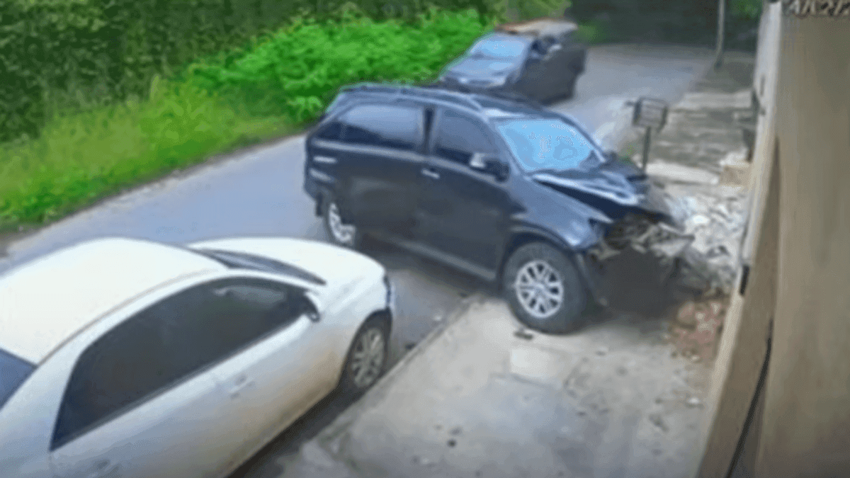 Adolescentes roubam carro e fogem da Polícia