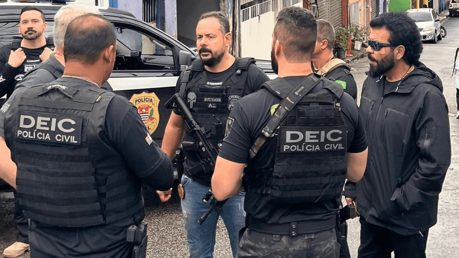 Foram cumpridos mandados de busca e apreensão