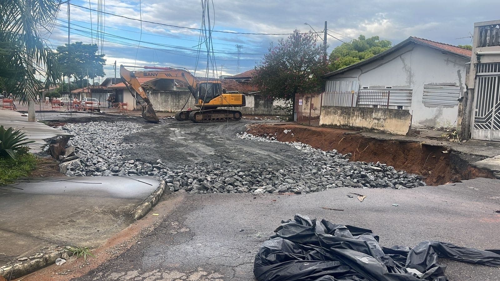 Obras na cratera