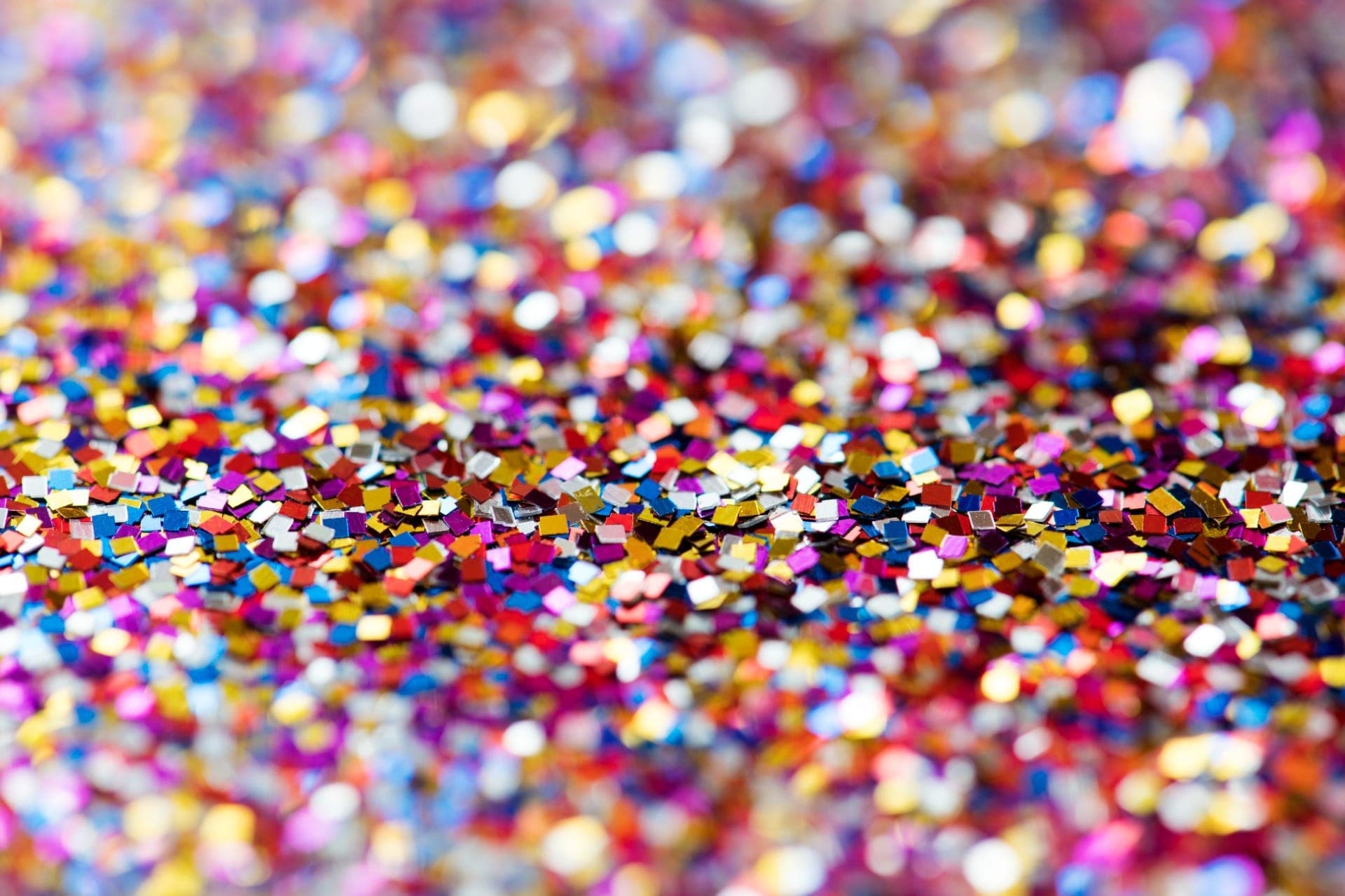A fita adesiva é um truque que ajuda a tirar glitter da roupa