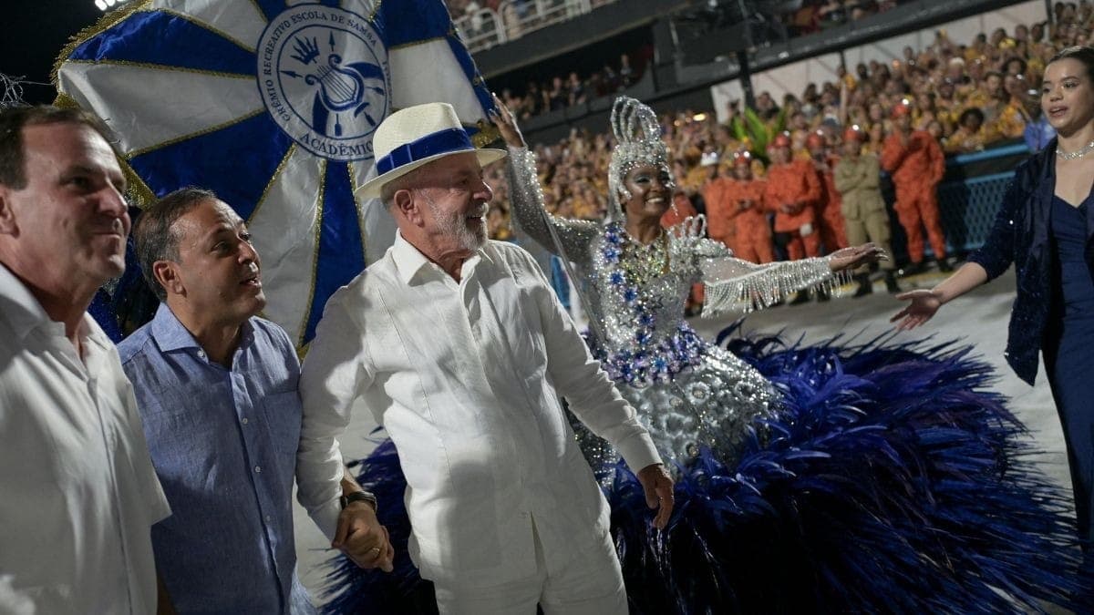 Lula durante o desfile da Acadêmicos de Niterói 