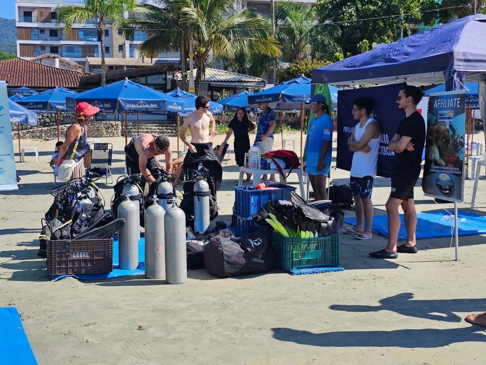 953 kg de plástico são recolhidos do mar em ação ambiental em Ubatuba