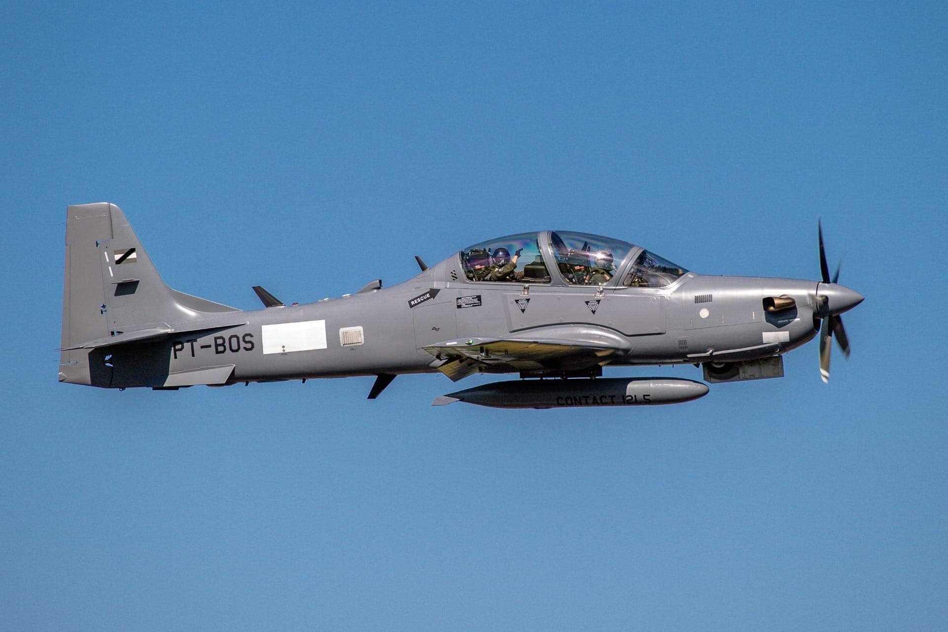 Embraer entrega dois A-29 Super Tucanos para a Força Aérea Uruguaia