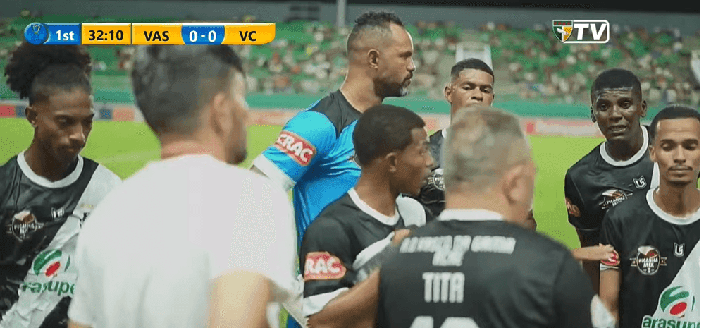 Goleiro Bruno no jogo do Vasco-AC