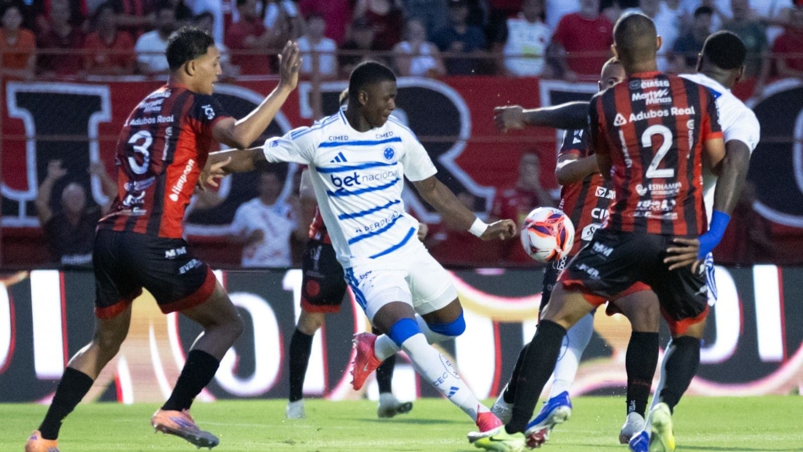 Cruzeiro sai na frente na semi do Campeonato Mineiro
