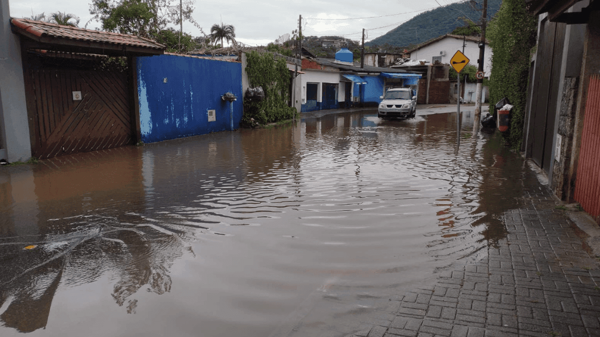 Chuvas deixam 11 pessoas desalojadas em Ilhabela