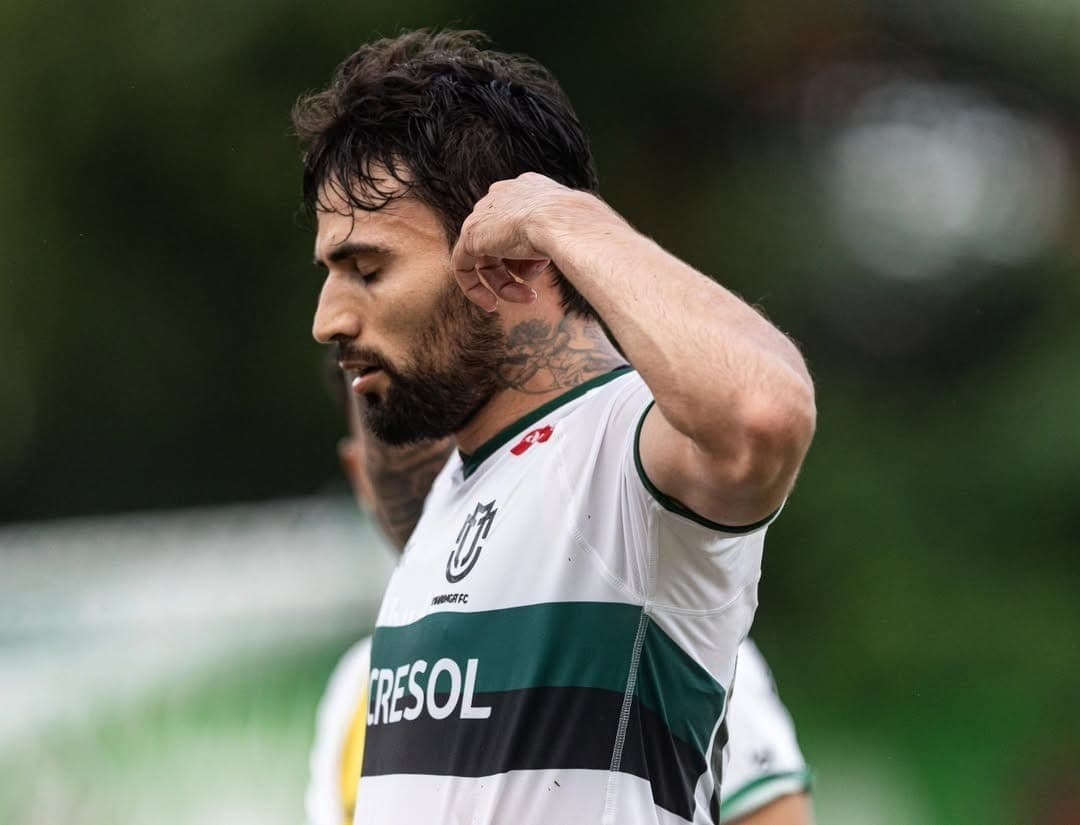 Caique Calito comemora gol do Maringá