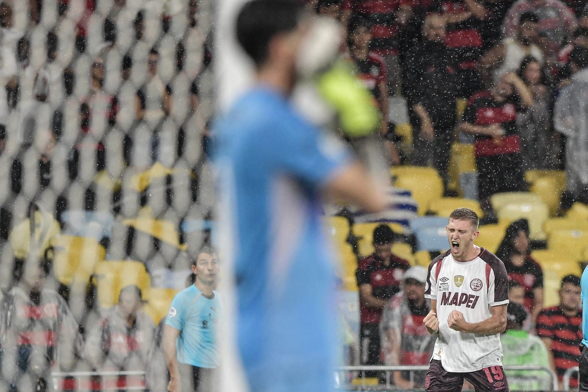 Lanús comemora contra o Flamengo