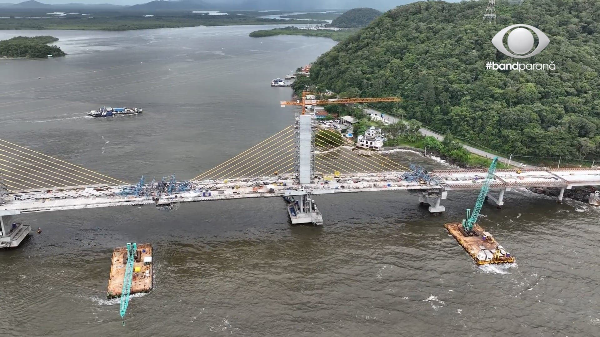 Ponte de Guaratuba conclui último cabo estaiado 