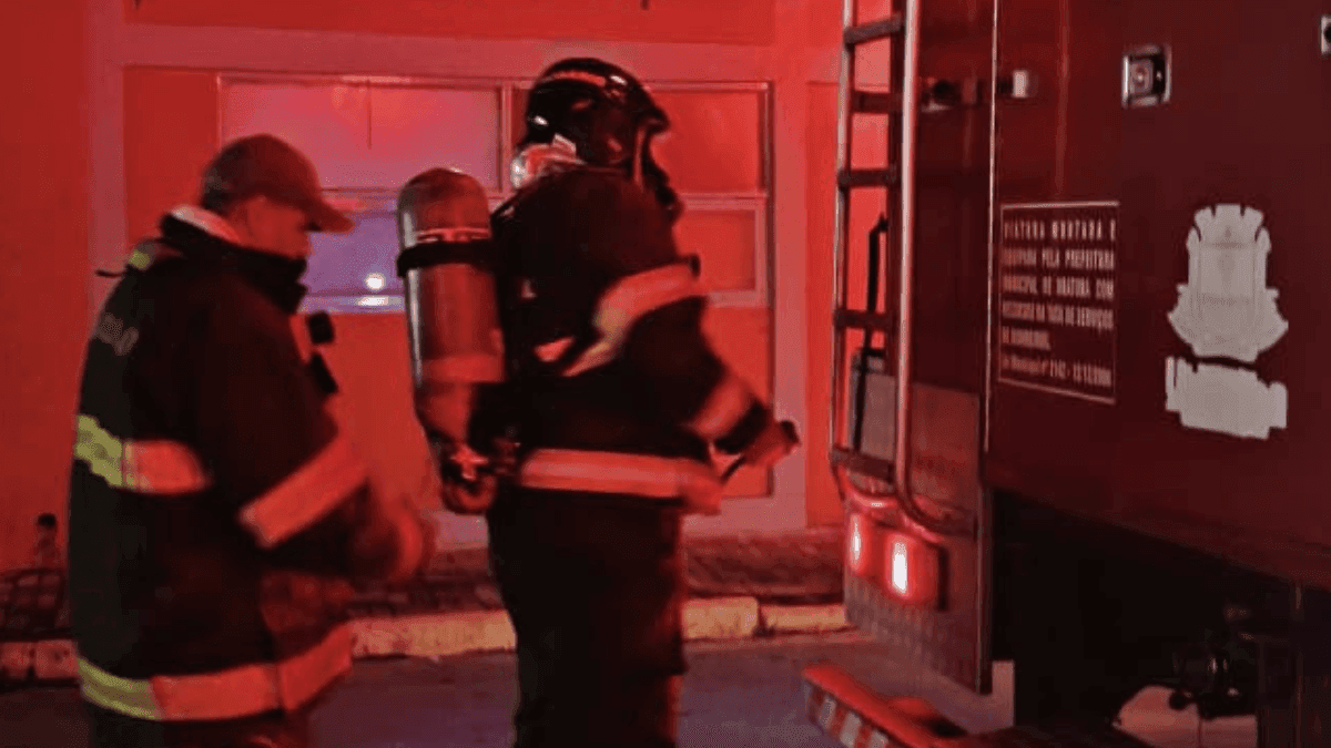 Restaurante pega fogo e mobiliza Corpo de Bombeiros em Ubatuba