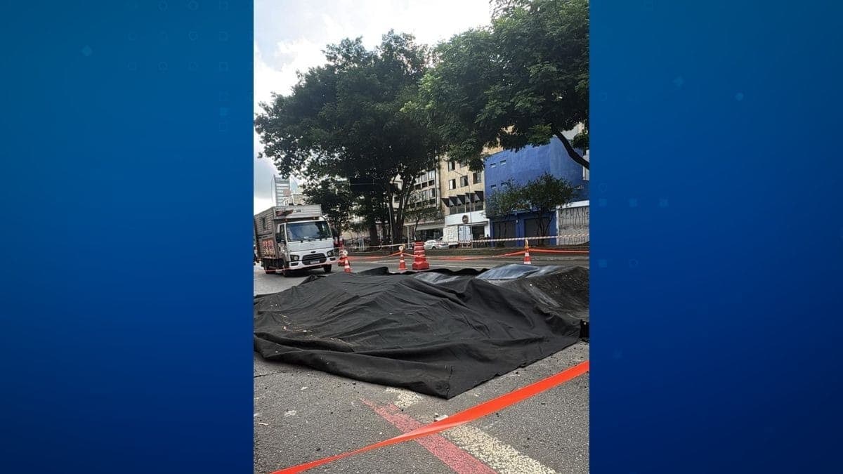 Cratera na Rua da Consolação, no centro de SP