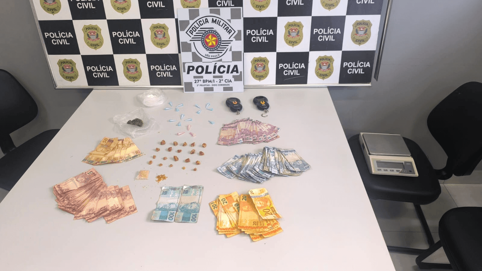 O suspeito estava com maconha, cocaína e crack