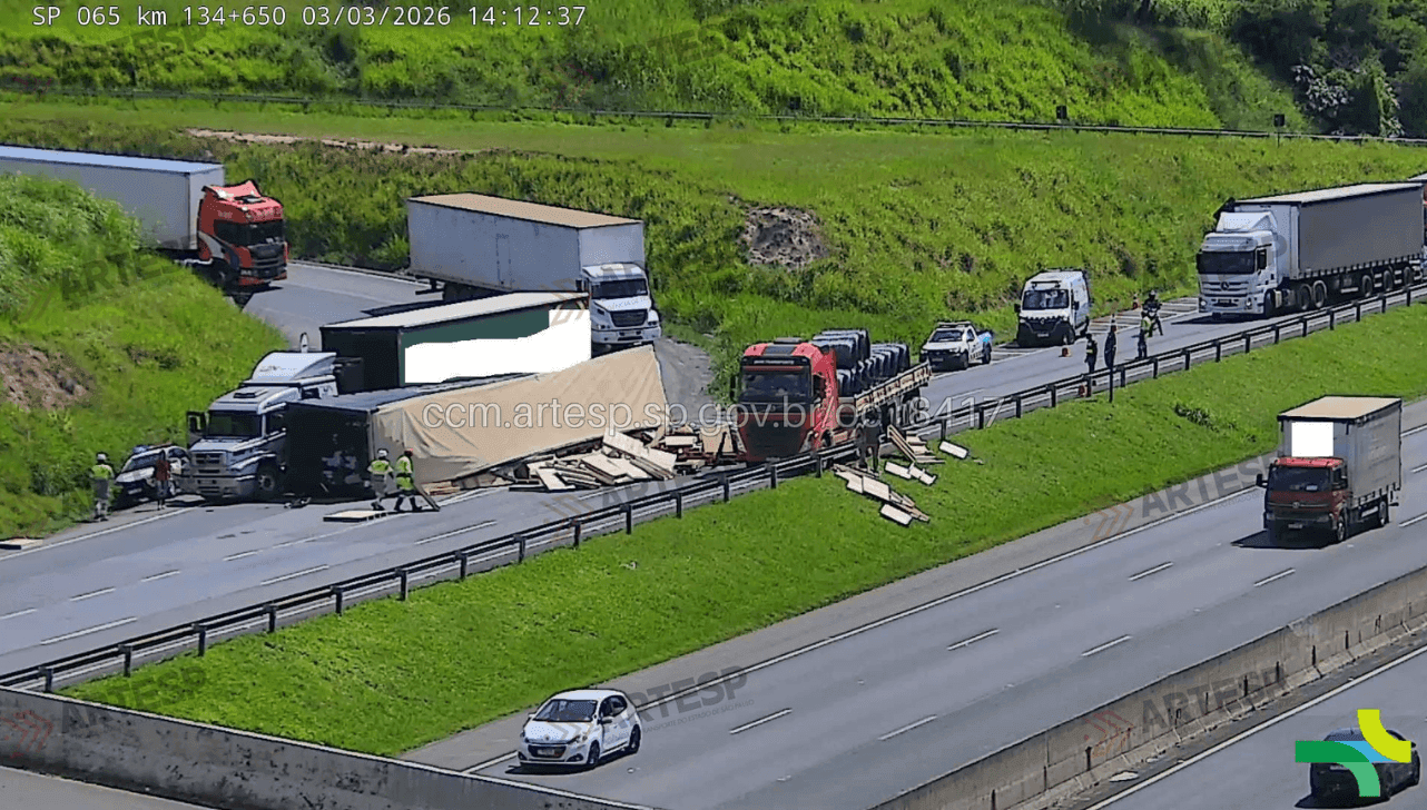 Pista da marginal está interditada