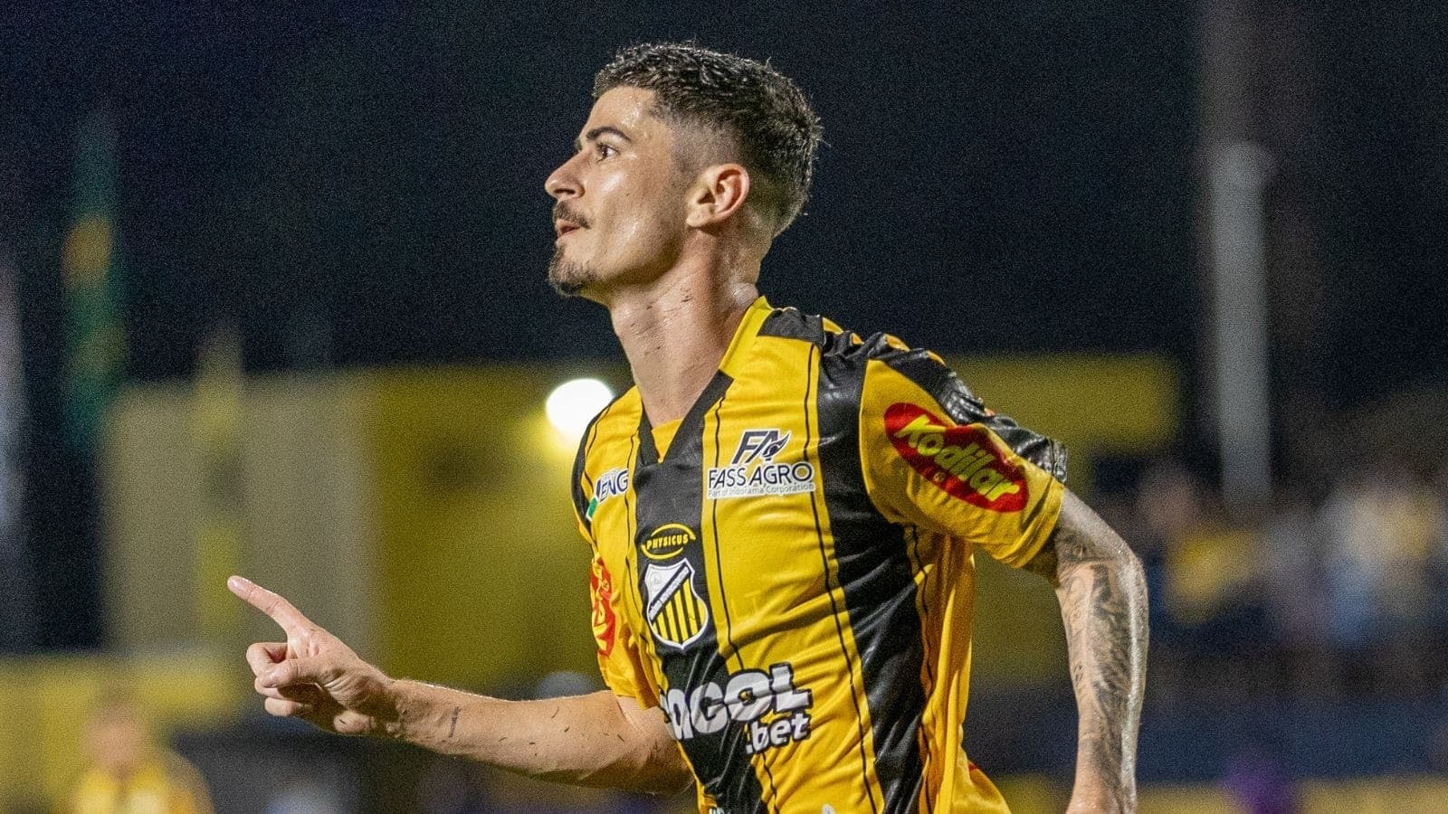 Rômulo comemora gol pelo Novorizontino