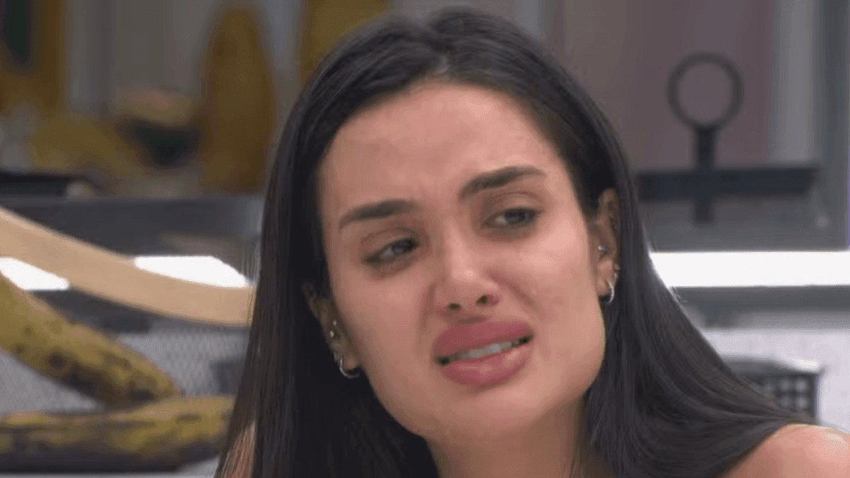Jordana cai no choro por favoritismo de rivais