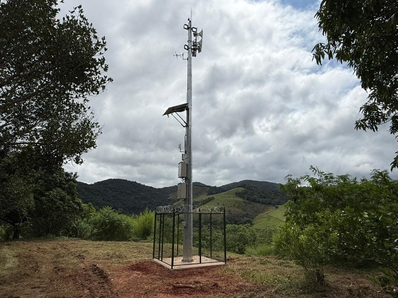 Defesa Civil entrega sirene de emergência em Monteiro Lobato