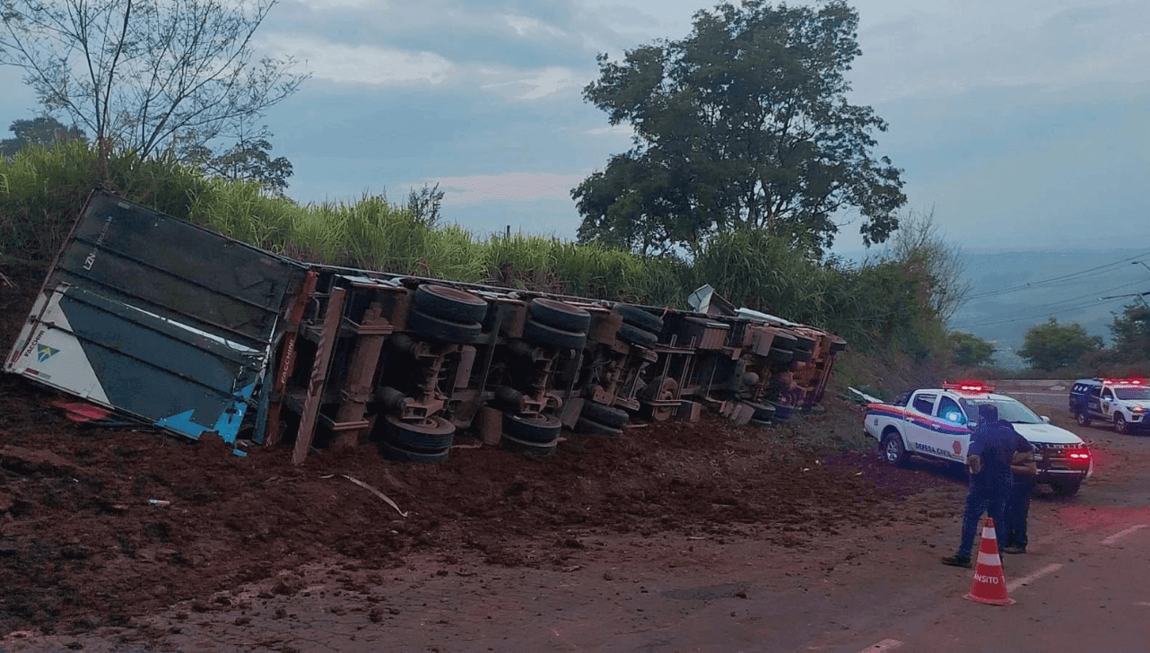 O resgate do motorista demorou cerca de 4 horas 