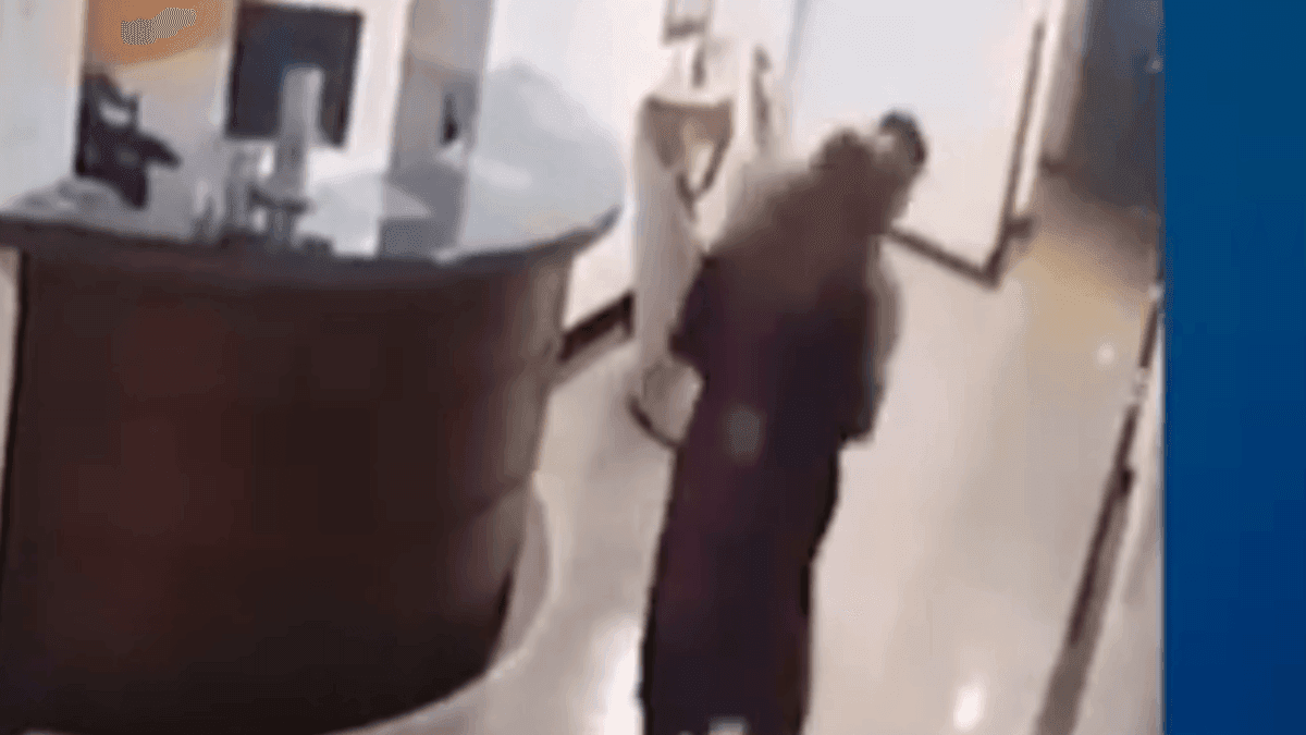 Hóspede agredindo recepcionista de hotel