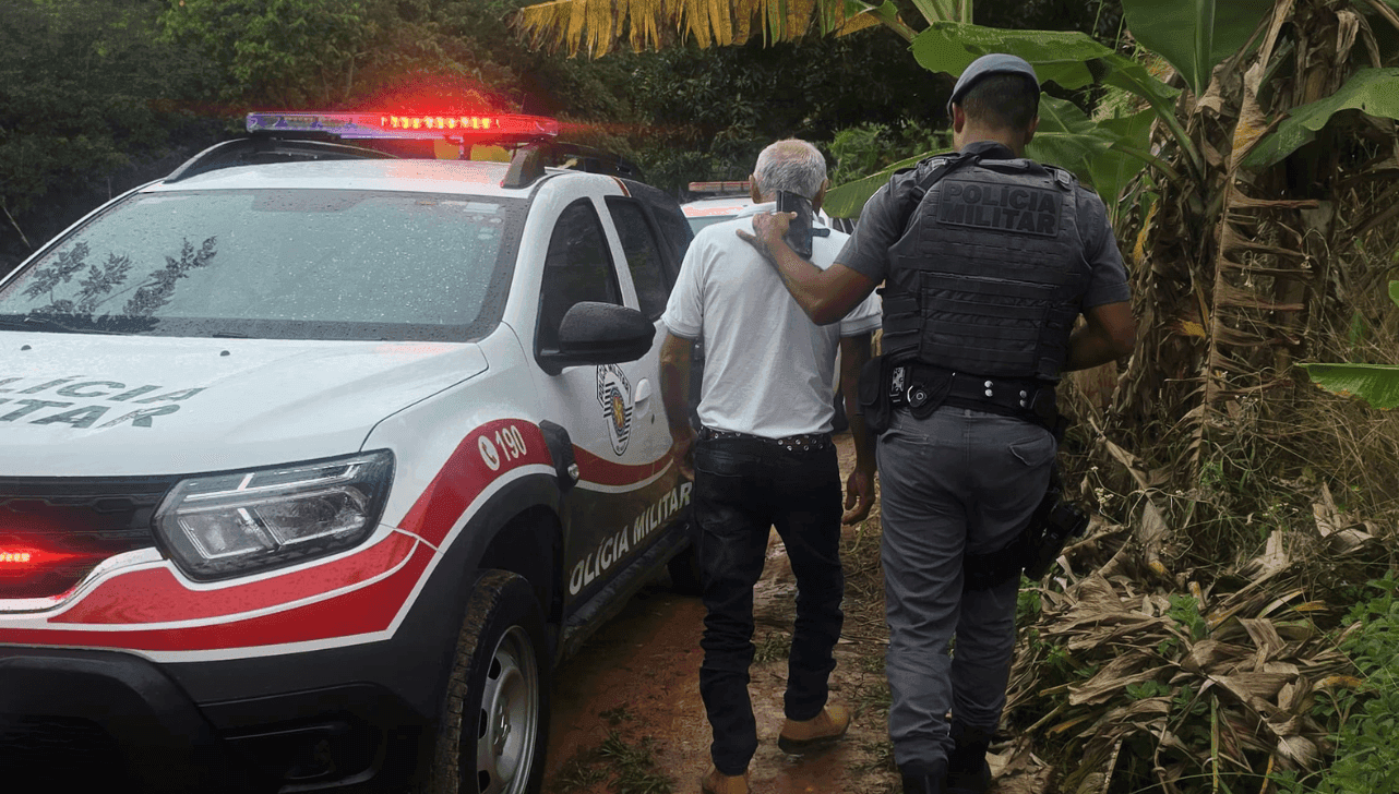 O homem permence à disposição da Justiça 