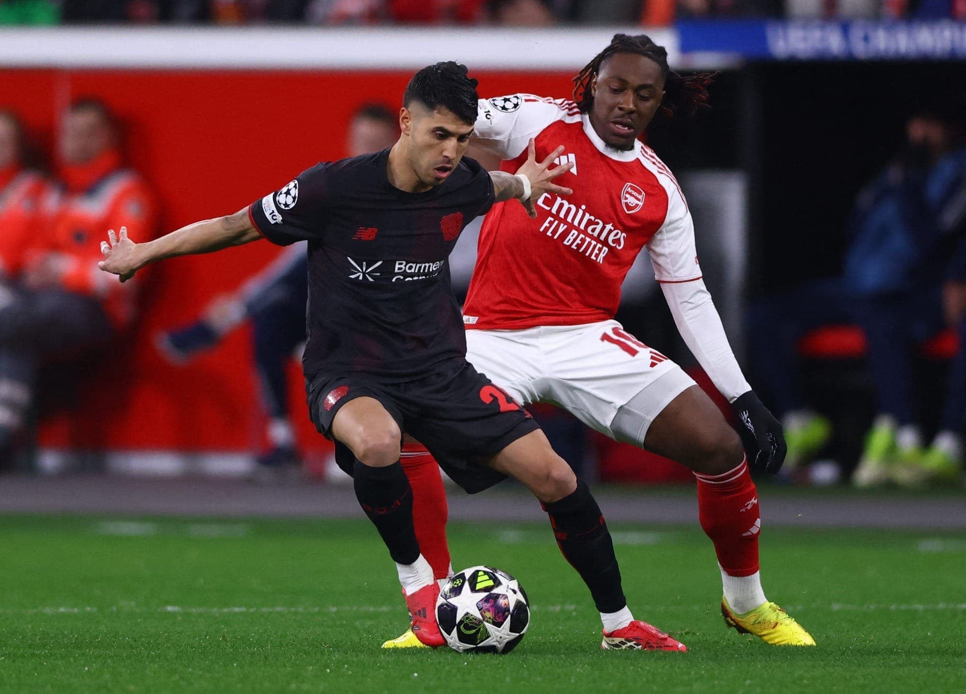 Palacios, do Bayer Leverkusen, e Eze, do Arsenal