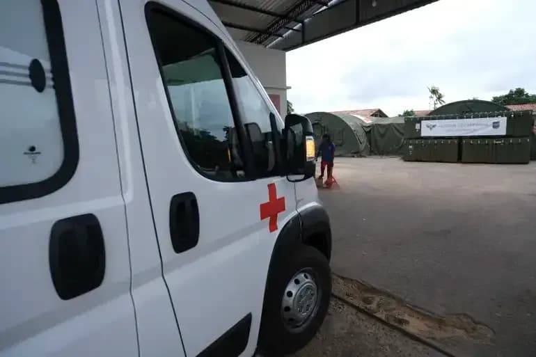 Ambulância atropela e mata morador de rua