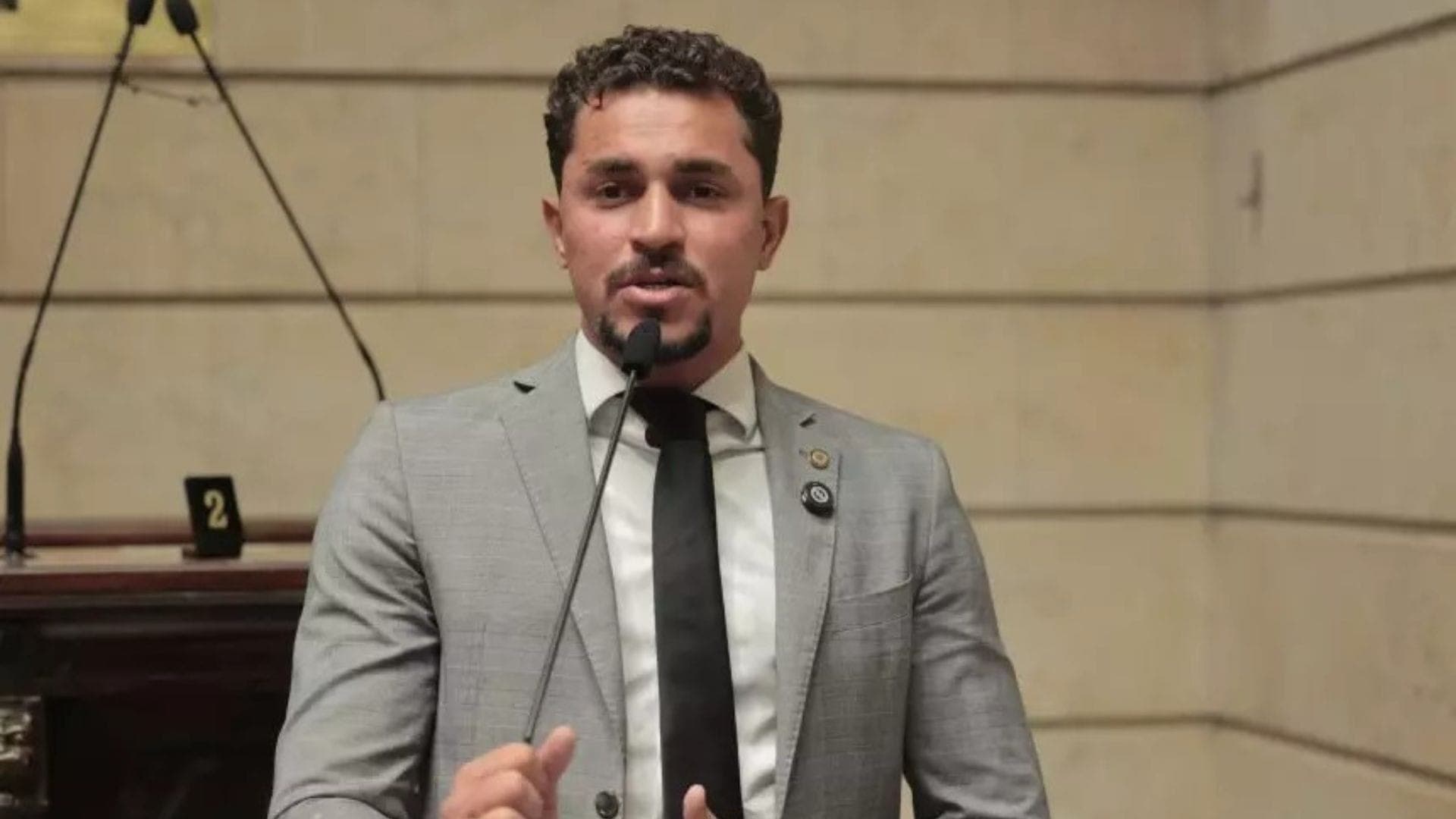 Vereador havia sido preso em operação que investiga ligação com o Comando Vermelho